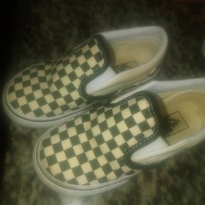 Toddlers slip ons